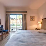 Luxury Apartment, Marina, & Pool Apartamento