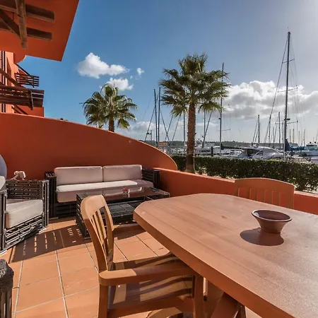 Luxury Apartment, Marina, & Pool Апартаменты Портиман