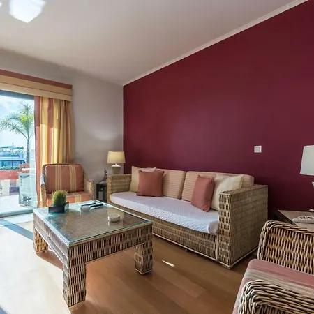 Luxury Apartment, Marina, & Pool 아파트 포티마오