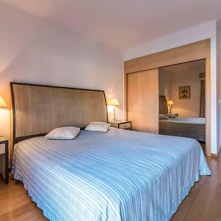 Luxury Apartment, Marina, & Pool Daire