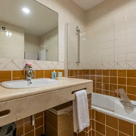 Luxury Apartment, Marina, & Pool Апартаменты Портиман