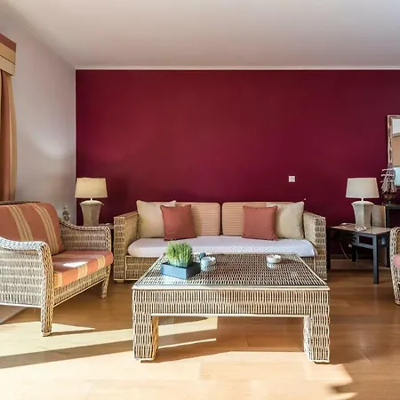 Luxury Apartment, Marina, & Pool Apartamento Portimão