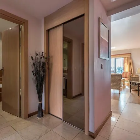 Appartement Luxury Apartment, Marina, & Pool *