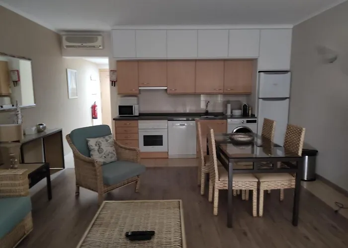 아파트 Luxury Apartment, Marina, & Pool *