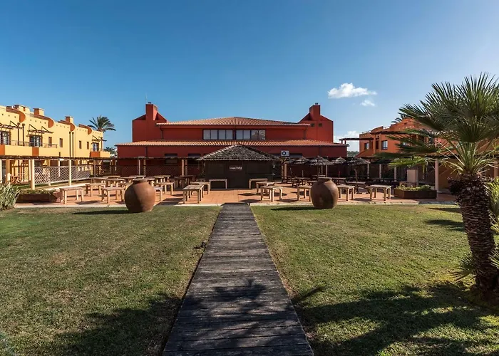 Luxury Apartment, Marina, & Pool *