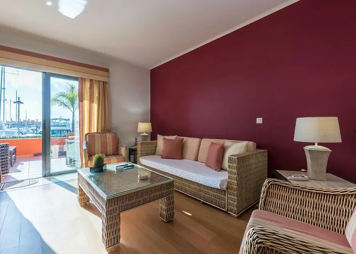 Luxury Apartment, Marina, & Pool 아파트 포티마오