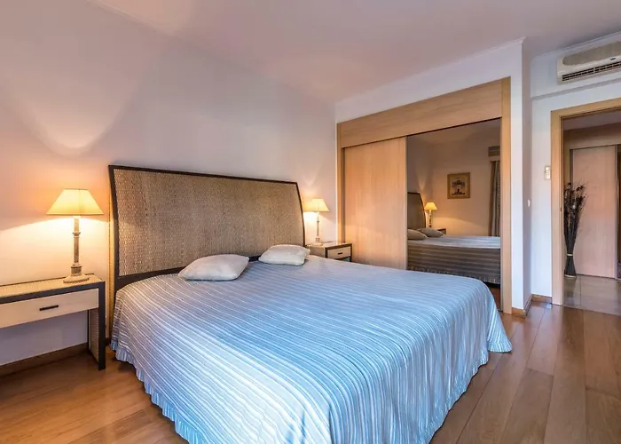 Luxury Apartment, Marina, & Pool 아파트