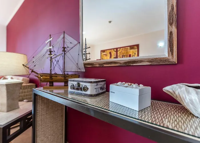 아파트 Luxury Apartment, Marina, & Pool *