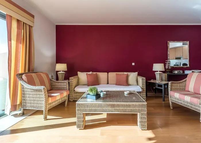 Luxury Apartment, Marina, & Pool 아파트 포티마오